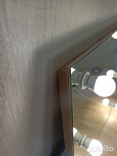 Зеркало с лампочками