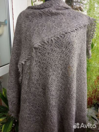 Шаль пуховая ручной вязки 