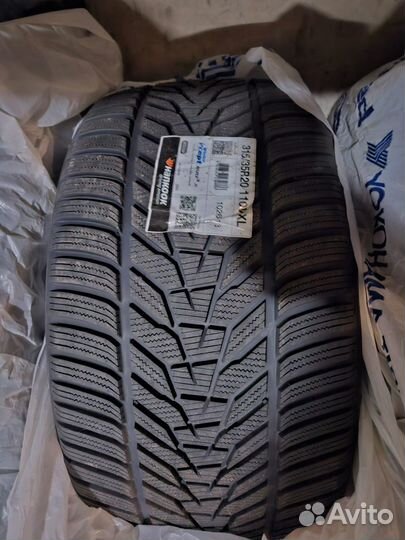 Hankook Winter I'Cept Evo 3 X W330A 315/35 R20 и 275/40 R20 106V