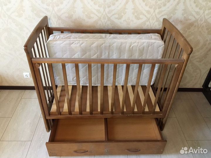 Кровать с маятниковым механизмом 