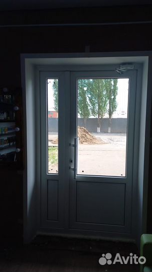 Пластиковые двери для дома