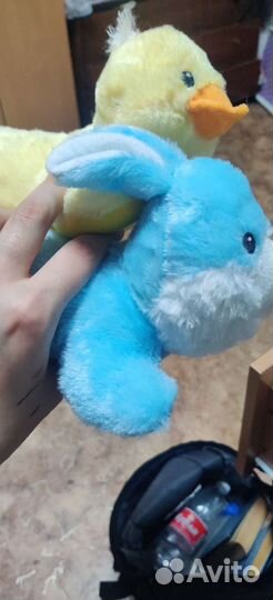 Игрушка зайчик и уточка