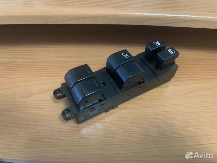 Блок управления стеклами на Ниссан