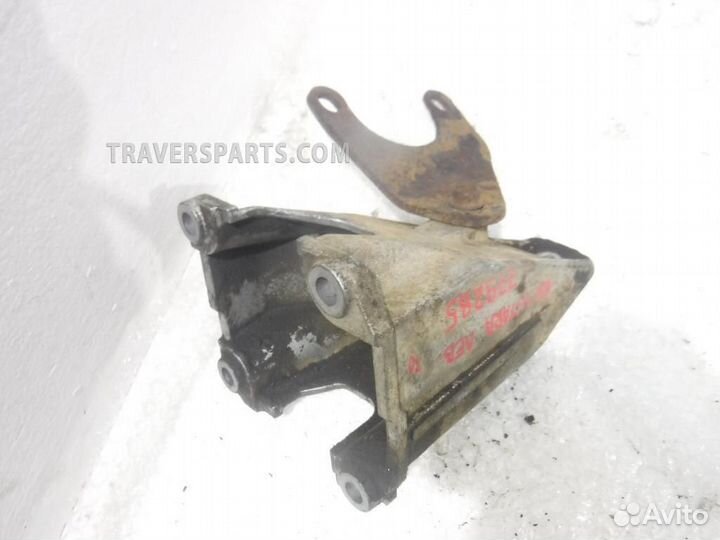 Кронштейн двигателя