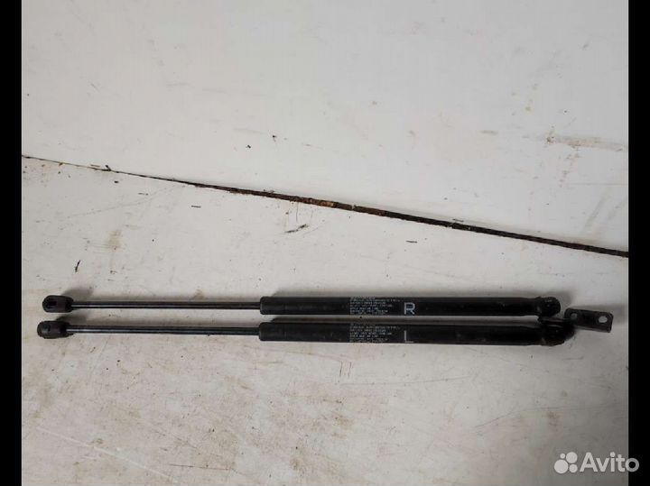 Амортизатор багажника L-R Mitsubishi Outlander XL