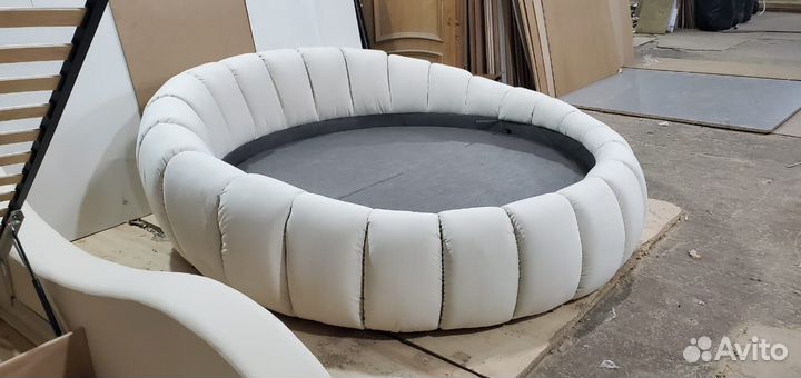 Двуспальная кровать круглая
