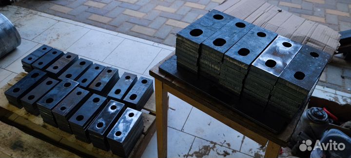 Шпильки стремянки для кму крана от производителя