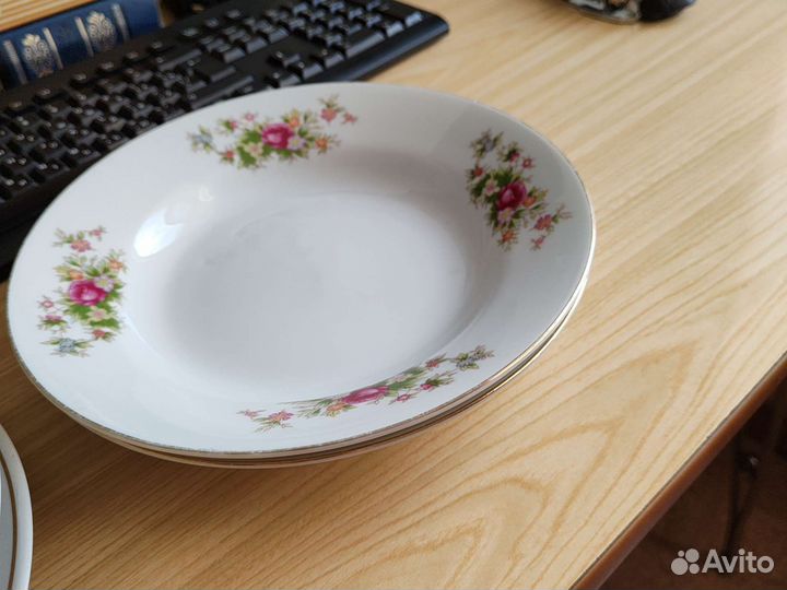 Фарфоровые тарелки