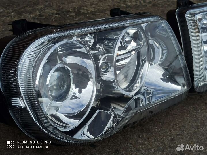 Фары передние ксенон комплект Chrysler 300c