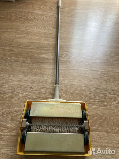 Механическая щетка пылесос для ковров и полов