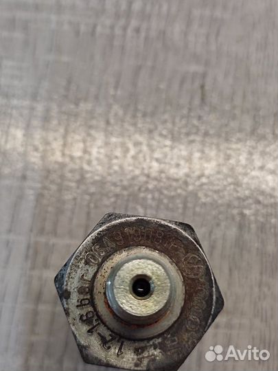 Датчик давления масла Skoda Octavia A5 1.6 2011