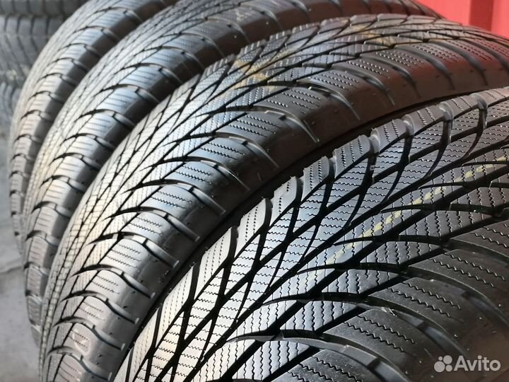 Bridgestone Blizzak LM-001 205/60 R17