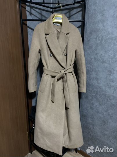 Пальто бежевое