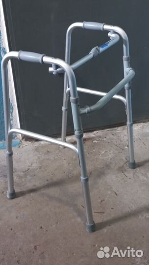 Ходунки для взрослых шагающие