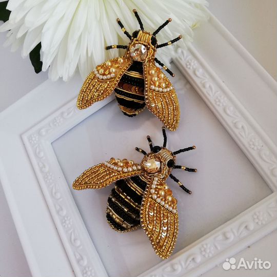 Брошь пчела из бисера