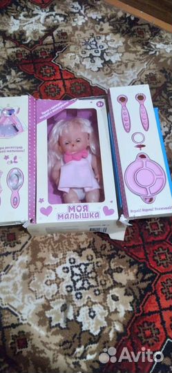 Кукла в комлекте с одеждой и посудой