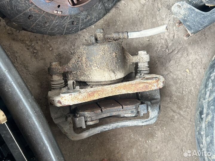 Передние супорта Kia Magentis 2010