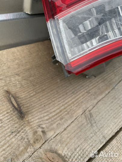 Фонарь задний правый наружный Nissan Almera G15