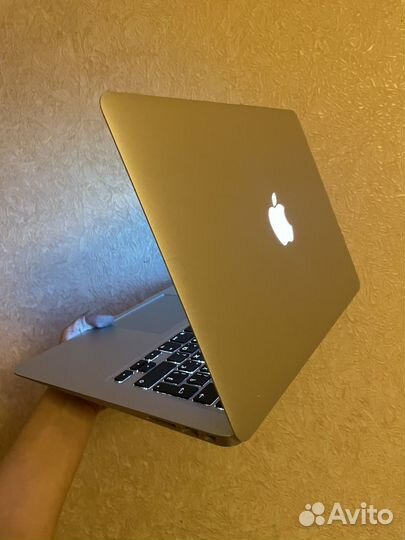 MacBook Air 13-inch 2017