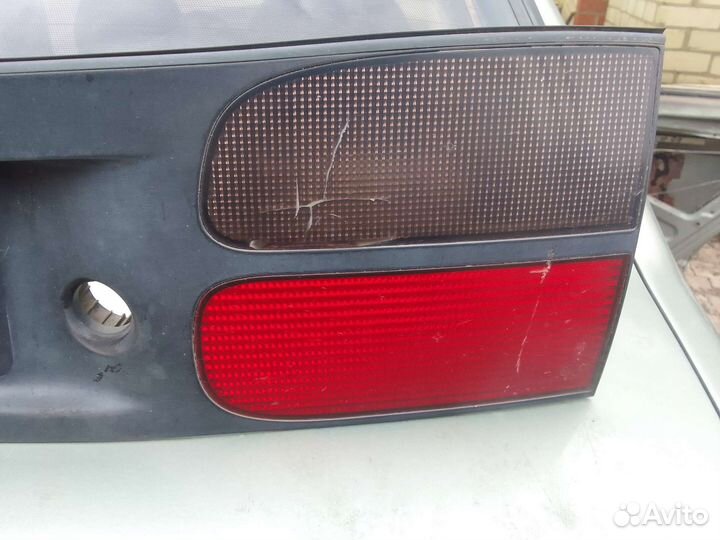Фонарь крышки багажника Renault Laguna 1