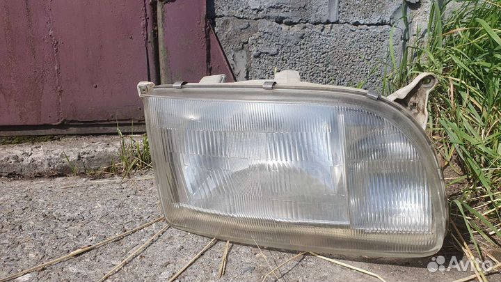 Toyota hiace фара