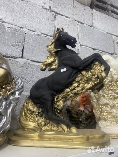 Статуэтка интерьерная Конь