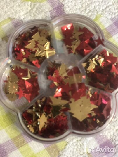 Лента кружевная, бусины деревянные