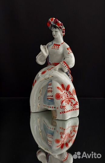 Статуэтка фарфор 