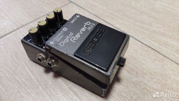 Педаль эффектов Boss Digital Reverb RV-2