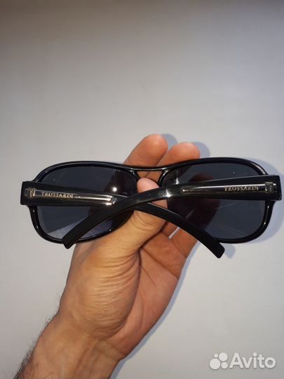 Очки солнцезащитные trussardi