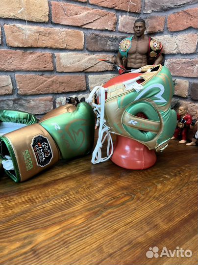 Боксерские перчатки и шлем Rival