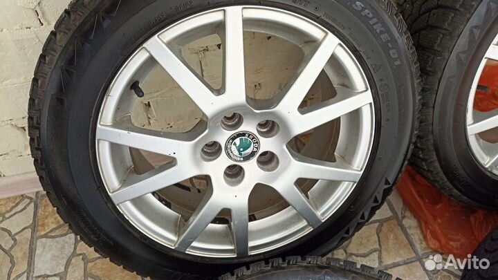 Bridgestone Blizzak Spike-01 205/55 R16