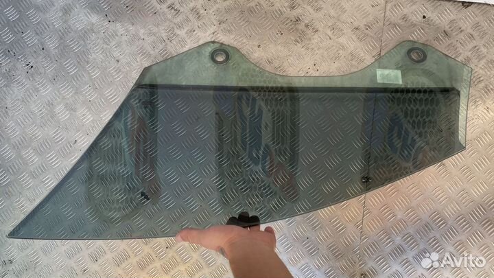 Стекло двери передней Прав. 51337275396 бмв