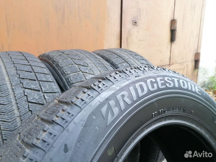 Bridgestone Blizzak VRX 215/60 R16