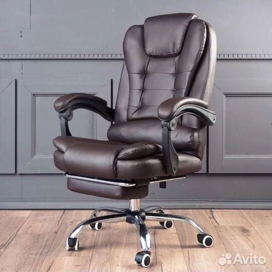 Компьютерное офисное кресло руководителя