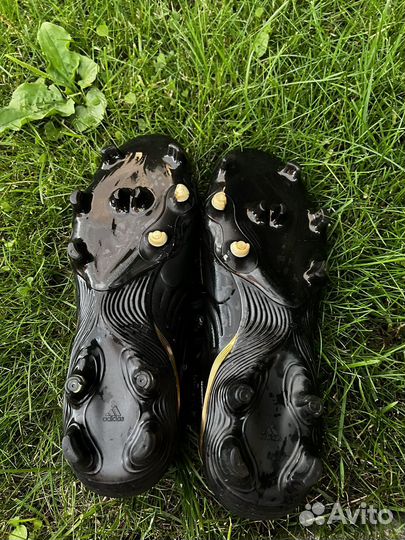 Футбольные бутсы adidas