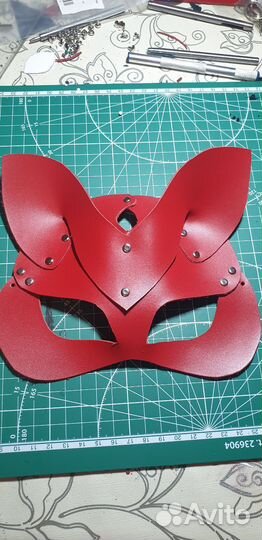 Маска из натуральной кожи