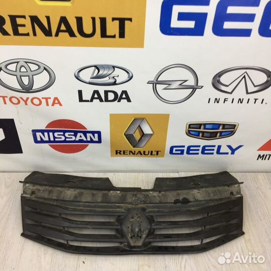 Решетка радиатора Renault sandero