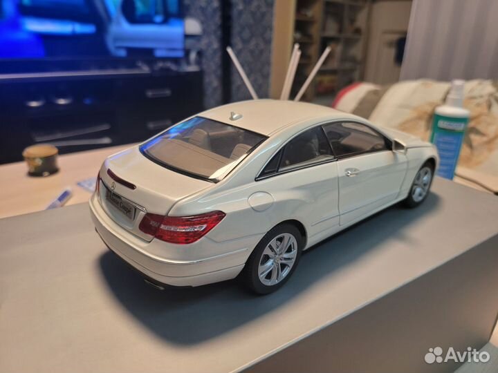 1:18 Mercedes-Benz E500 1/18