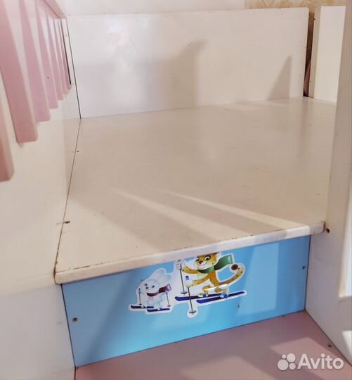 Двухъярусная кровать