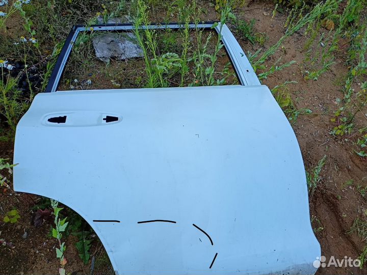 Дверь задняя правая на toyota land cruiser prado