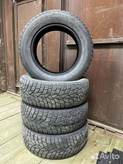 Dunlop SP Winter Ice 02 215/60 R16 99T