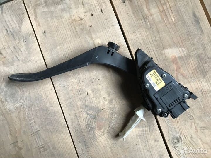 Педаль газа Audi Q7 внедорожник 3.0 2007