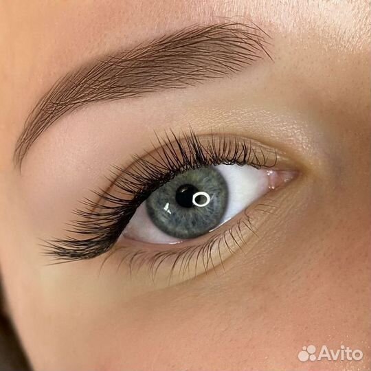 Модель на наращивание ресниц