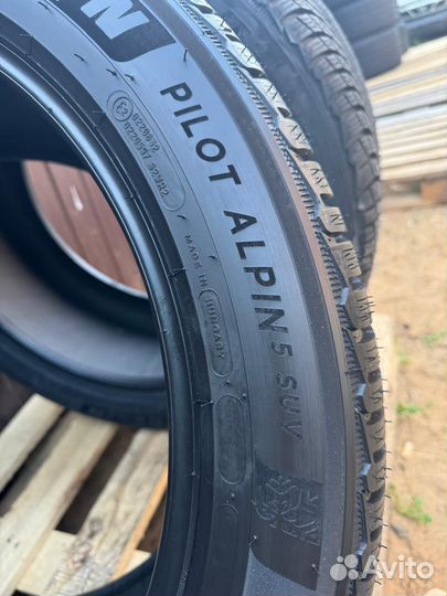 Michelin Pilot Alpin 5 SUV 325/40 R22 и 285/45 R22