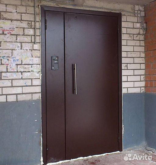 Дверь металлическая в подъезд