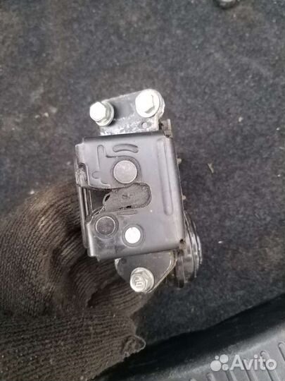 Замок багажника тойота аурис е150