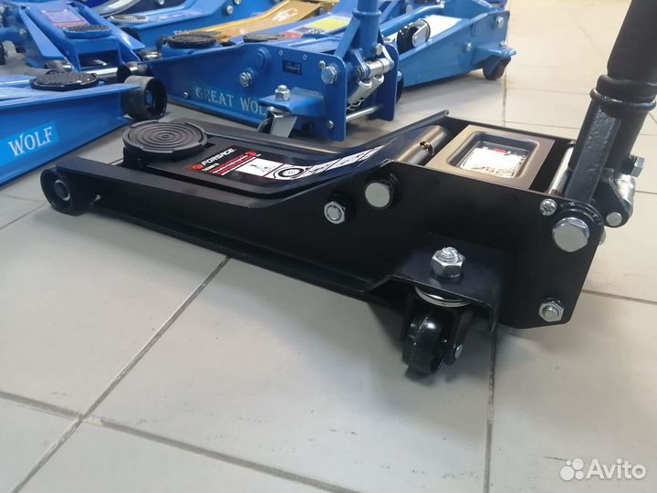 Домкрат низкопрофильный