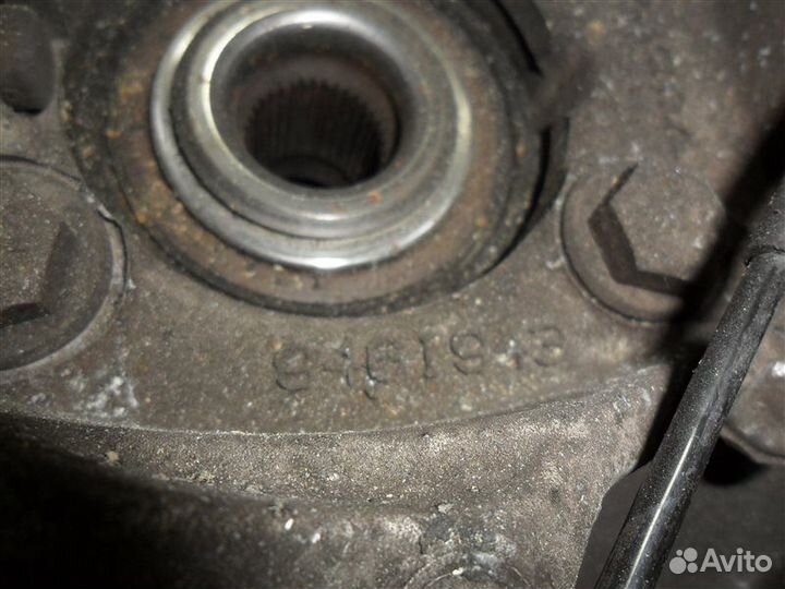 Ступица (кулак, цапфа) передняя левая Volvo V70