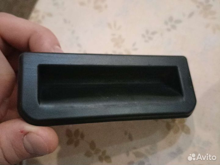 Ручка двери багажника skoda rapid